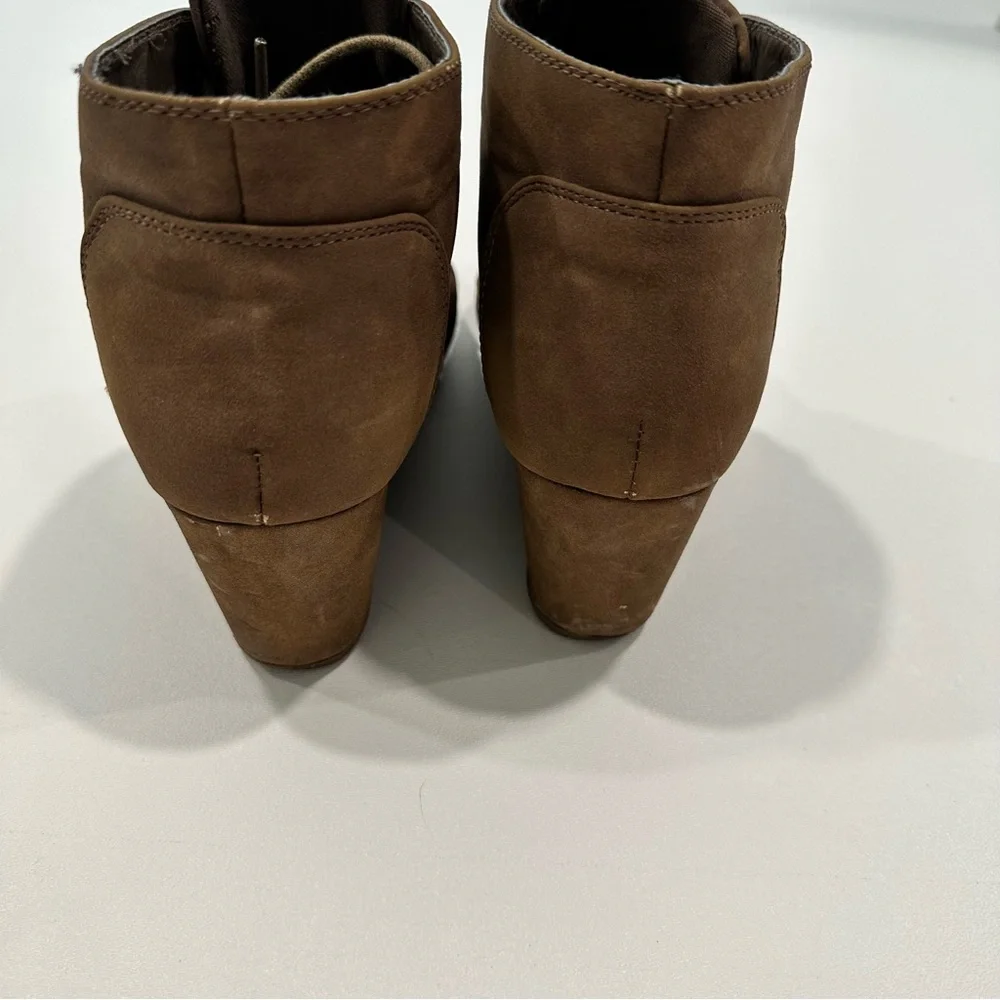 Natural Reflections Wedged Brown Suede Like Ankle Boots Women’s size 8